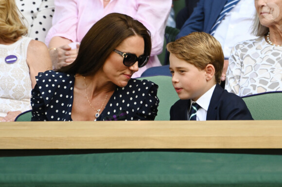 Catherine (Kate) Middleton, duchesse de Cambridge, avec le prince George de Cambridge dans les tribunes de la finale du tournoi de Wimbledon, le 10 juillet 2022. © Ray Tang/Zuma Press/Bestimage 