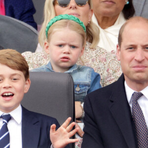 Le prince George et le prince William, duc de Cambridge - La famille royale d'Angleterre lors de la parade devant le palais de Buckingham, à l'occasion du jubilé de la reine d'Angleterre. Le 5 juin 2022 