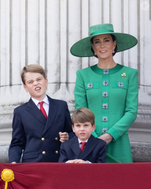 Lors de la parade Trooping The Colours
e prince George, le prince Louis, Kate Catherine Middleton, princesse de Galles - La famille royale d'Angleterre sur le balcon du palais de Buckingham lors du défilé "Trooping the Colour" à Londres. Le 17 juin 2023