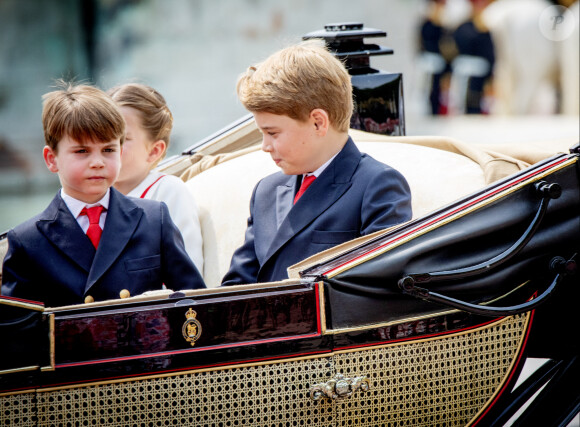 Il n'a pas manqué une miette de la parade
Le prince Louis, le prince George de Galles - La famille royale d'Angleterre lors du défilé "Trooping the Colour" à Londres. Le 17 juin 2023 