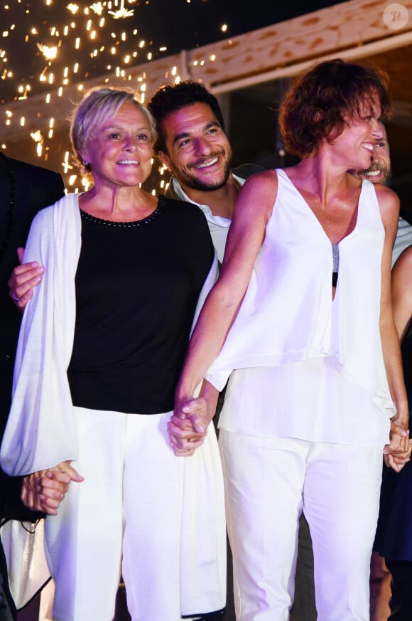 Muriel Robin et sa femme Anne Le Nen, Amir - 9e gala étoilé Patrick Mouratoglou au profit de la Fondation Champ'seed à la Mouratoglou Academy. Le 18 juin 2023.