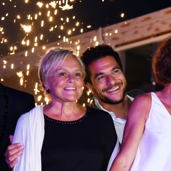 Muriel Robin et sa femme Anne Le Nen, Amir - 9e gala étoilé Patrick Mouratoglou au profit de la Fondation Champ'seed à la Mouratoglou Academy. Le 18 juin 2023.