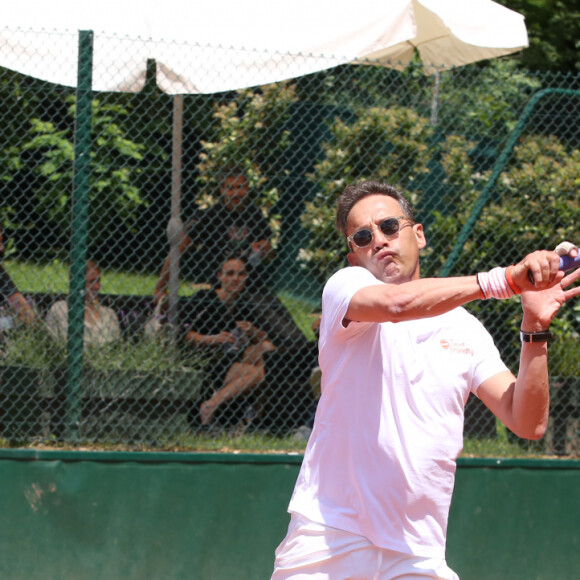 Exclusif - Julien Courbet - 26ème édition du Trophée des personnalités en marge des Internationaux de Tennis de Roland Garros à Paris. Le 7 juin 2018. La 26ème édition du trophée des personnalités rassemblera de nombreuses célébrités qui viendront partager un moment convivial et solidaire autour de leur passion pour le tennis. Cette année, le trophée innove en invitant les personnalités à venir mesurer leur vitesse de balle pour la bonne cause. Pour la première fois, grâce au soutien de Engie et Babolat, chaque kilomètre heure sera converti en euro. 1 km/h = 1 euro. Le montant additionné sera remis par les vainqueurs aux associations "Premier de Cordée" et "Sourire à la vie". De plus, Engie remettra chaque jour un chèque à une association qui oeuvre pour l'accès au sport : "Princesse Margot" parrainée par K.Adams, "Innocence en danger" représentée par N.Baye, "Autour des williams" soutenue par O.Meunier et "Autiste sans frontières" avec L.Delahousse. © Denis Guignebourg / Bestimage