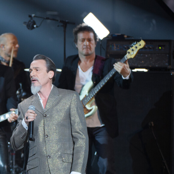 Slimane (Slimane Nebchi), Florent Pagny, Yarol Poupaud pendant l'hommage à Johnny Hallyday - 33ème Cérémonie des Victoires de la Musique à la Seine musicale de Boulogne-Billancourt, France, le 9 février 2018. © Coadic Guirec/Bestimage  33rd Victoires de la Musique, the annual French music awards ceremony, at the Seine Musicale concert hall in Boulogne-Billancourt, near Paris, France, on February 9, 2018. 