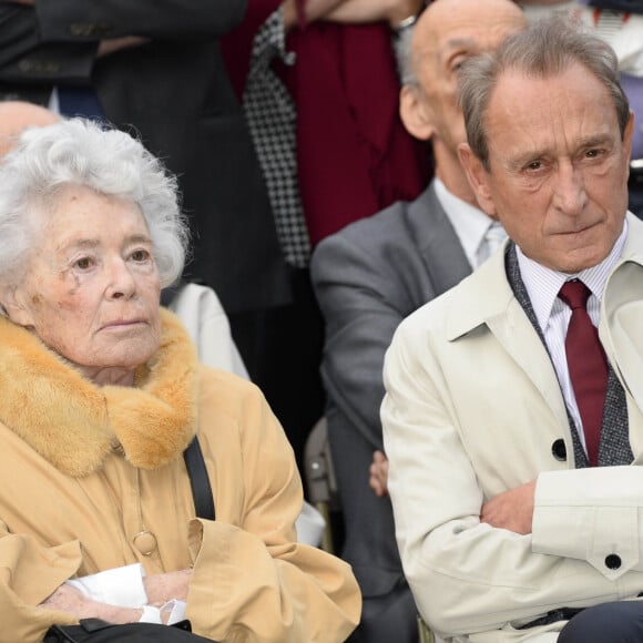 Toutefois, l'autrice s'était voulue rassurante : "Mais dans ma tête ça va très bien."
Claude Sarraute, Bertrand Delanoë - Inauguration de la Place Nathalie Sarraute par le maire de Paris Bertrand Delanoe en presence de la fille de l'ecrivaine Nathalie Sarraute, Claude Sarraute, à Paris le 7 novembre 2013.