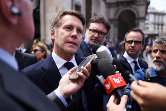 Il veut cependant leur laisser du temps.
Emmanuel-Philibert de Savoie - Obsèques de Silvio Berlusconi en la cathédrale métropolitaine de la Nativité-de-la-Sainte-Vierge-Marie ("Duomo") à Milan, Italie, le 14 juin 2023. © LaPresse/Panoramic/Bestimage 