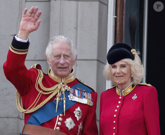 Le roi Charles III, la reine consort Camilla Parker Bowles - La famille royale d'Angleterre sur le balcon du palais de Buckingham lors du défilé "Trooping the Colour" à Londres. Le 17 juin 2023