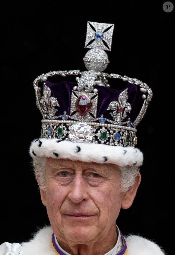 Le roi Charles III d'Angleterre - La famille royale britannique salue la foule sur le balcon du palais de Buckingham lors de la cérémonie de couronnement du roi d'Angleterre à Londres le 5 mai 2023.
