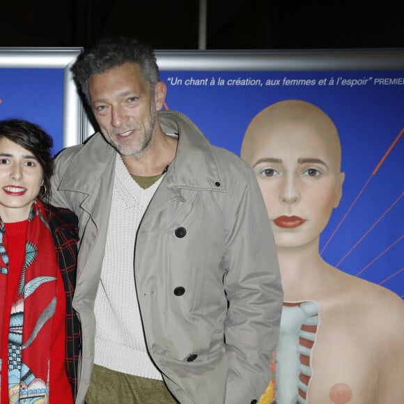 Dans une interview accordée à "ELLE", elle avait évoqué sa relation avec ses illustre frères
Cécile Cassel, Prune Nourry, Vincent Cassel - Avant-Première du film "Serendipity" au MK2 Bibliothèque à Paris le 21 Octobre 2019. © Marc Ausset-Lacroix/Bestimage