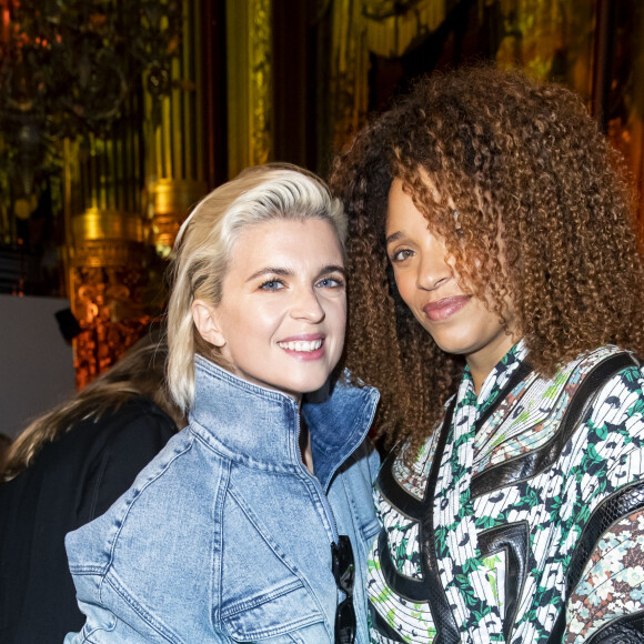 Cécile Cassel et Stéfi Celma - People au défilé Stella McCartney Collection Prêt-à-Porter Printemps/Eté 2020 lors de la Fashion Week de Paris (PFW), le 30 septembre 2019. © Olivier Borde/Bestimage 