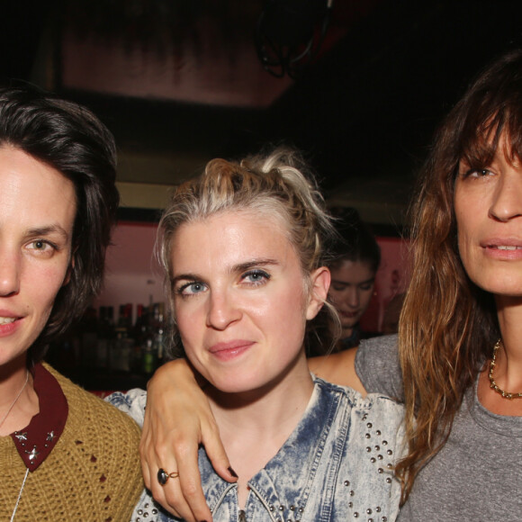 Exclusif - Julie Fournier, Cecile Cassel et Caroline de Maigret - People au premier concert de Yarol Poupaud avant la sortie de son album solo "Yarol" au Petit Palace à Paris le 31 janvier 2019. © Denis Guignebourg/Bestimage 