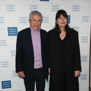 Claude Lelouch et sa compagne Valérie Perrin - Gala caritatif des "Stéthos d'Or" qui récompensent les artistes qui contribuent au bien-être de tous, organisé par la Fondation pour la Recherche en Physiologie au George V à Paris, le 27 mars 2023.