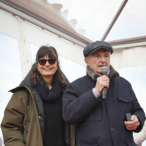 Valérie Perrin et son compagnon Claude Lelouch - Inauguration de la "Promenade Claude Lelouch" qui porte désormais son nom en présence d'un public nombreux et de la famille du réalisateur à Villers-sur-Mer le 26 mars 2023. © Jack Tribeca / Bestimage
