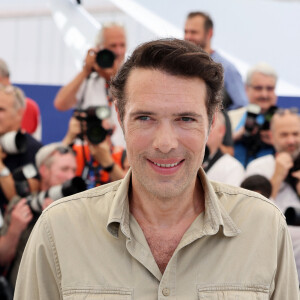 Le réalisateur Nicolas Bedos au photocall de "Mascarade" lors du 75ème Festival International du Film de Cannes, le 28 mai 2022. © Dominique Jacovides / Bestimage 