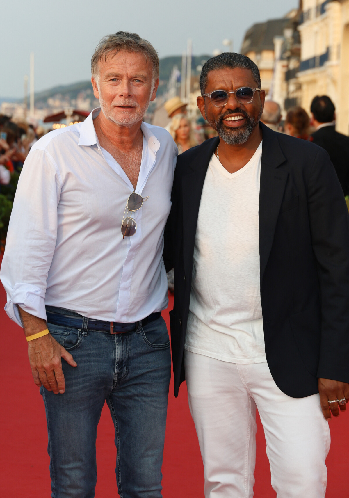 Photo Franck Dubosc et Youssef Hajdi sur le tapis rouge du prix du