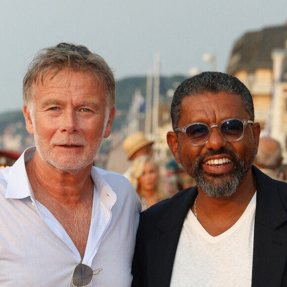 Franck Dubosc et Youssef Hajdi sur le tapis rouge du prix du court métrage lors du 37ème festival du film de Cabourg (37ème journées romantiques du 14 au 18 juin 2023), à Cabourg, France, le 16 juin 2023. © Coadic Guirec/Bestimage 