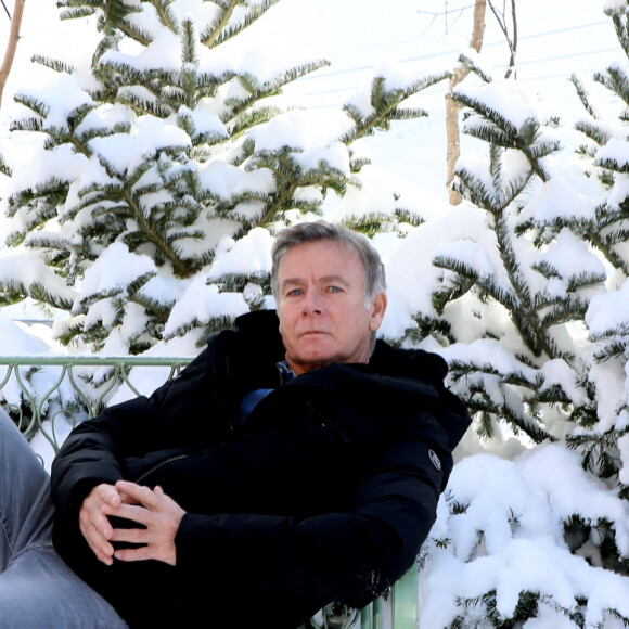 L'acteur a failli exploser en courant dans un champ de mines 
Franck Dubosc - Photocall du film "10 jours sans maman" de L.Bernard lors de la 26ème édition du Festival international du film de comédie de l'Alpe d'Huez, le 18 janvier 2023. © Dominique Jacovides / Bestimage 