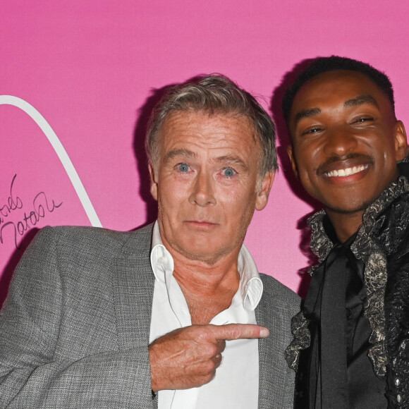 Exclusif - Franck Dubosc et Abi - Backstage - Enregistrement de l'émission "Tout le monde chante contre le cancer, les stars relèvent le défi" dans le cadre du gala de l'association "Tout le monde chante contre le cancer" présentée par J.Anthony au Dôme de Paris, et diffusée le 4 janvier sur W9. Le 22 novembre 2022 © Coadic Guirec-Christophe Clovis / Bestimage