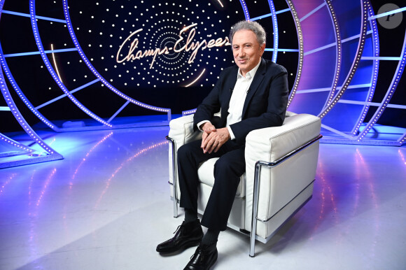 Exclusif - Michel Drucker lors de l'enregistrement de l'émission "Il était une fois "Champs-Elysées" au studio Gabriel, diffusée sur France 3 les 21 et 28 Décembre 2022. Paris. Le 5 décembre 2022. © Guillaume Gaffiot / Bestimage