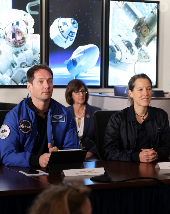 Thomas Pesquet et Sophie Adenot - Le président de la République française E.Macron participe à une réunion de travail sur la coopération spatiale au siége de la NASA à Washington, le 30 novembre 2022. © Dominique Jacovides / Bestimage 