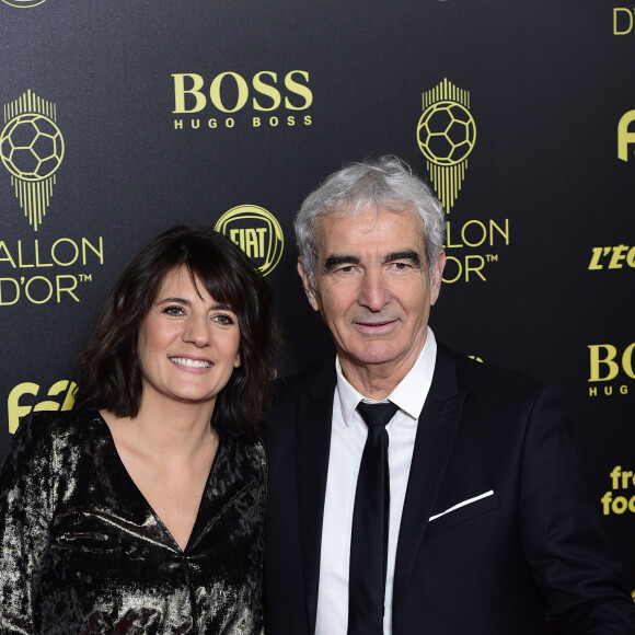 Rétro - Les séparations et divorces de 2022 - Info - Estelle Denis et Raymond Domenech se sont séparés - Estelle Denis et son compagnon Raymond Domenech - Cérémonie du Ballon d'Or 2019 à Paris le 2 décembre 2019. © JB Autissier/Panoramic/Bestimage 