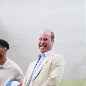 Le prince William, prince de Galles, lors d'une visite à l'association Reach Up Youth au centre Verdon Recreation à Sheffield, Royaume-Uni, le 27 juin 2023.