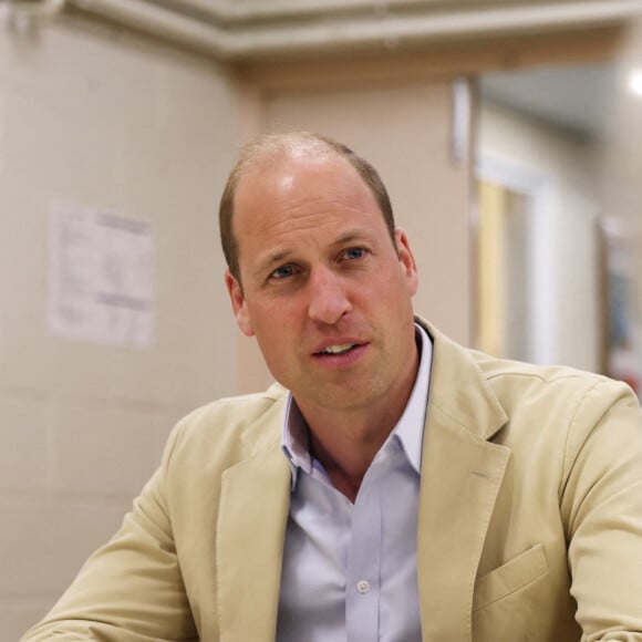 Le prince William, prince de Galles, lors d'une visite à l'association Reach Up Youth au centre Verdon Recreation à Sheffield, Royaume-Uni, le 27 juin 2023.