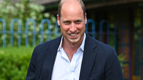 VIDEO : Le Prince William déchaîné en boite sans Kate Middleton, il enflamme le dancefloor cocktail à la main
