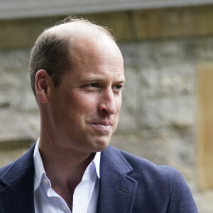 Guy Pelly, l'un de ses meilleurs amis et parrains du prince Louis, était notamment présent.
Le prince William, prince de Galles, lors d'une visite à l'atelier de menuiserie Faithworks à Bournemouth, le 26 juin 2023. Le prince de Galles effectue une tournée au Royaume-Uni pour lancer un projet visant à mettre fin à l'itinérance. 