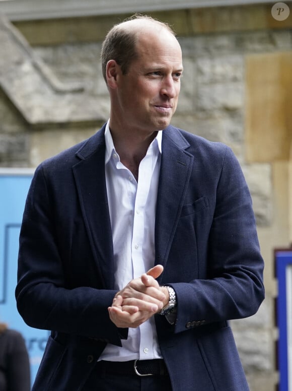 Guy Pelly, l'un de ses meilleurs amis et parrains du prince Louis, était notamment présent.
Le prince William, prince de Galles, lors d'une visite à l'atelier de menuiserie Faithworks à Bournemouth, le 26 juin 2023. Le prince de Galles effectue une tournée au Royaume-Uni pour lancer un projet visant à mettre fin à l'itinérance. 