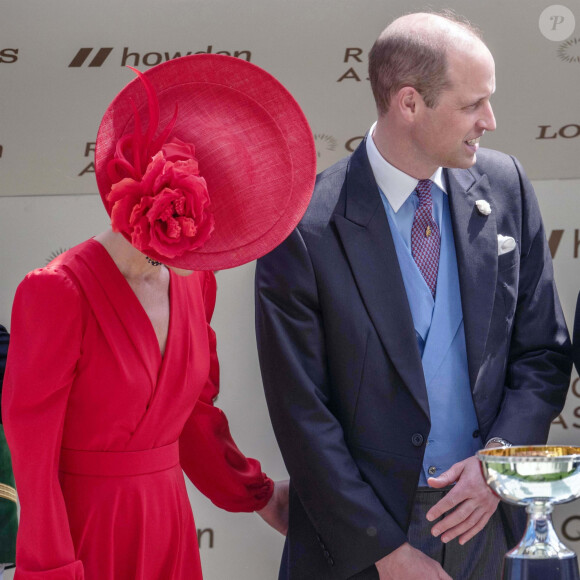 BGUK_2672794 - ASCOT, UNITED KINGDOM - Dressed in a striking scarlet Alexander McQueen gown, the Princess of Wales playfully tapped Prince William on the backside as they prepared to present a trophy on the thrilling penultimate day of Royal Ascot. Pictured: Royal Ascot