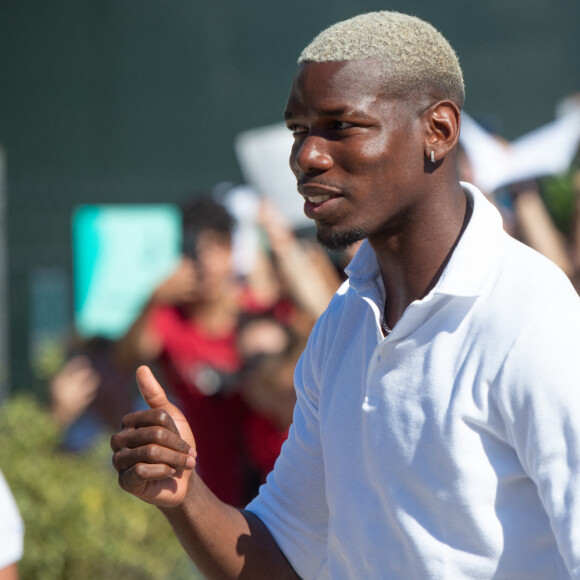 "Personne ne mérite de mourir à 17 ans et encore moins pour un refus d'obtempérer..", poursuit le footballeur
Paul Pogba arrive dans un centre médical de Turin avant de jouer avec la Juventus le 9 juillet 2022.