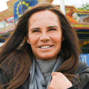 Hors de question pour elle de sombrer dans une spirale infernale : "Je fais attention si je vois que je prends trois kilos, mais sinon à 56 ans, j'ai passé l'âge de me préoccuper de ma silhouette sur la plage."
Nathalie Marquay-Pernaut (Miss France 1987) lors de l'inauguration de l'Allée Jean-Pierre Pernaut à la Foire du Trône (fête foraine parisienne) sur la pelouse de Reuilly dans le bois de Vincennes du 12ème arrondissement de Paris, France, le 1er avril 2023. © Coadic Guirec/Bestimage