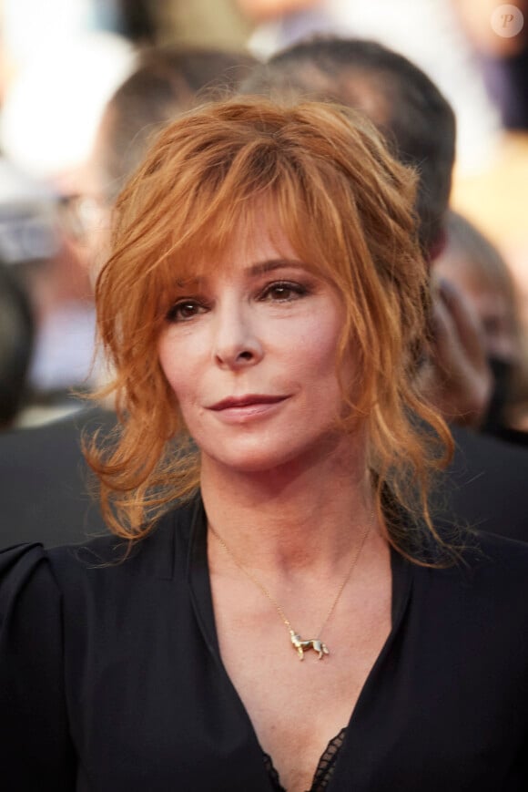 Mylène Farmer - Montée des marches du film " OSS 117 : Alerte rouge en Afrique Noire " lors du 74ème Festival International du Film de Cannes. Le 17 juillet 2021 © Borde-Jacovides-Moreau / Bestimage 