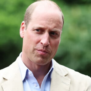 Le prince William, prince de Galles, lors d'une visite à l'association Reach Up Youth au centre Verdon Recreation à Sheffield, Royaume-Uni, le 27 juin 2023, pour mettre en lumière comment les sports de base peuvent connecter les jeunes à leurs communautés, en renforçant le soutien des pairs, dans le cadre de sa tournée du Royaume-Uni pour lancer un projet visant à mettre fin à l'itinérance. 