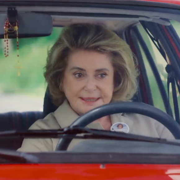 Les premières images du film où Catherine Deneuve se glisse dans la peau de Bernadette Chirac ont été dévoilées par BFMTV lundi 3 juillet 2023.
Image de la bande-annonce de "Bernadette" dévoilée par BFMTV