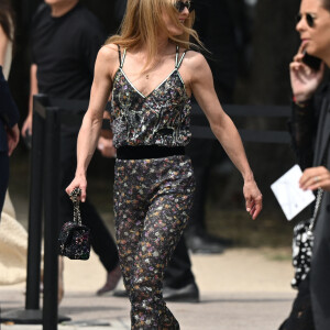 Le mardi 4 juillet, elle s'est rendue au Port de la Conférence, dans le 8e arrondissement de Paris.
Vanessa Paradis - Arrivées au défilé de mode Chanel collection Haute Couture Automne/Hiver 2023/24 lors de la Fashion Week de Paris (PFW), à Paris, France, le 4 juillet 2023.