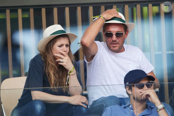 Une nouvelle que la mère de famille a annoncé sur son compte Instagram.
Benjamin Castaldi et sa femme Aurore Aleman en tribunes lors des Internationaux de France de tennis de Roland Garros 2023, à Paris, France, le 9 juin 2023. © Jacovides-Moreau/Bestimage