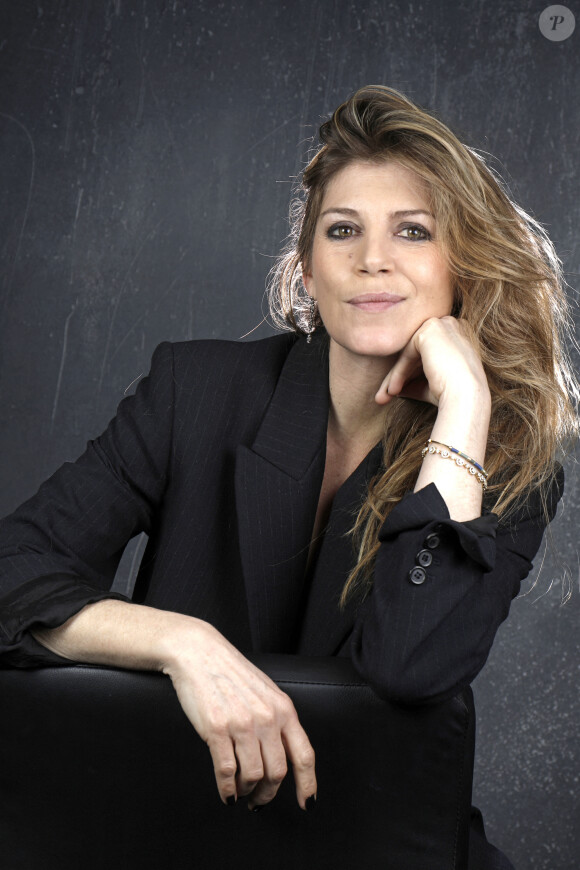 Elle-même semble très fière d'elle.
Portrait de Aurore Aleman lors de l'enregistrement de l'émission "Chez Jordan" à Paris. Le 20 mars 2023 © Cédric Perrin / Bestimage 
