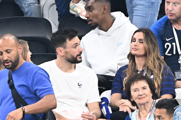 Hugo Lloris avec sa femme Marine - People et joueurs en famille dans les tribunes lors du match de demi-finale "France - Maroc" lors de la Coupe du Monde 2022 au Qatar (FIFA World Cup Qatar 2022) le 14 décembre 2022. © Philippe Perusseau / Bestimage