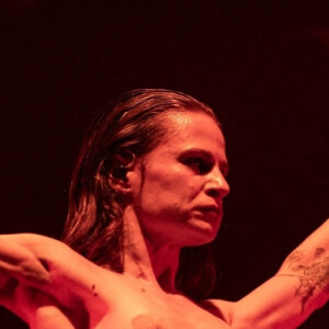 Chris (Christine and the Queens) à Glastonbury.