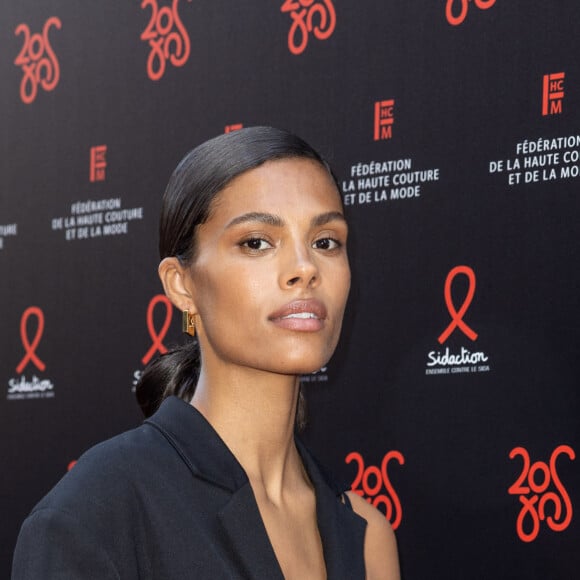 Tina Kunakey portait une élégante veste noire, accompagnée d'un pantalon assorti
Tina Kunakey - Photocall de la 20ème édition du dîner de la Mode du Sidaction, "Annees Palace" au Pavillon Cambon Capucines à Paris le 6 juillet 2023. Ce dîner signe la clôture des défilés de la Semaine de la Haute Couture à Paris. Cette édition sera l'occasion de célébrer les vingt ans de cet événement incontournable au profit de la lutte contre le sida. Le Chef Y. Alléno, chef trois étoiles au Guide Michelin, signe le menu de la 20ème édition de ce dîner de gala. Grâce à la mobilisation des personnalités de la mode, du cinéma et des médias, le Dîner de la mode avait permis de collecter 726 000 euros en faveur de la lutte contre le VIH/sida en 2022. Sidaction peut ainsi renforcer son action en faveur des programmes de recherche scientifique, médicale et de prévention du VIH et des associations d'aide aux personnes vivant avec le VIH en France et à l'international. Depuis 2003, le Dîner de la Mode a permis de collecter plus de onze millions d'euros. Plus que jamais, nous devons rester mobilisés pour faire reculer l'épidémie de VIH.© Olivier Borde/Bestimage 