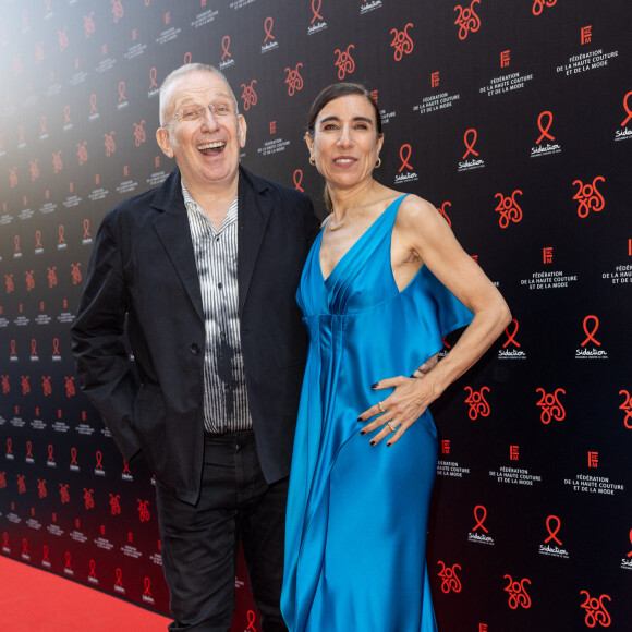 Jean-Paul Gaultier, Blanca Li - Photocall de la 20ème édition du dîner de la Mode du Sidaction, "Annees Palace" au Pavillon Cambon Capucines à Paris le 6 juillet 2023. Ce dîner signe la clôture des défilés de la Semaine de la Haute Couture à Paris. Cette édition sera l'occasion de célébrer les vingt ans de cet événement incontournable au profit de la lutte contre le sida. Le Chef Y. Alléno, chef trois étoiles au Guide Michelin, signe le menu de la 20ème édition de ce dîner de gala. Grâce à la mobilisation des personnalités de la mode, du cinéma et des médias, le Dîner de la mode avait permis de collecter 726 000 euros en faveur de la lutte contre le VIH/sida en 2022. Sidaction peut ainsi renforcer son action en faveur des programmes de recherche scientifique, médicale et de prévention du VIH et des associations d'aide aux personnes vivant avec le VIH en France et à l'international. Depuis 2003, le Dîner de la Mode a permis de collecter plus de onze millions d'euros. Plus que jamais, nous devons rester mobilisés pour faire reculer l'épidémie de VIH.© Olivier Borde/Bestimage 