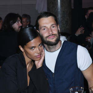 Tina Kunakey, Simon Porte Jacquemus - 20ème édition du dîner de la Mode du Sidaction, "Annees Palace" au Pavillon Cambon Capucines à Paris le 6 juillet 2023. Ce dîner signe la clôture des défilés de la Semaine de la Haute Couture à Paris. Cette édition sera l'occasion de célébrer les vingt ans de cet événement incontournable au profit de la lutte contre le sida. Le Chef Y. Alléno, chef trois étoiles au Guide Michelin, signe le menu de la 20ème édition de ce dîner de gala. Grâce à la mobilisation des personnalités de la mode, du cinéma et des médias, le Dîner de la mode avait permis de collecter 726 000 euros en faveur de la lutte contre le VIH/sida en 2022. Sidaction peut ainsi renforcer son action en faveur des programmes de recherche scientifique, médicale et de prévention du VIH et des associations d'aide aux personnes vivant avec le VIH en France et à l'international. Depuis 2003, le Dîner de la Mode a permis de collecter plus de onze millions d'euros. Plus que jamais, nous devons rester mobilisés pour faire reculer l'épidémie de VIH. © Rachid Bellak/Bestimage 