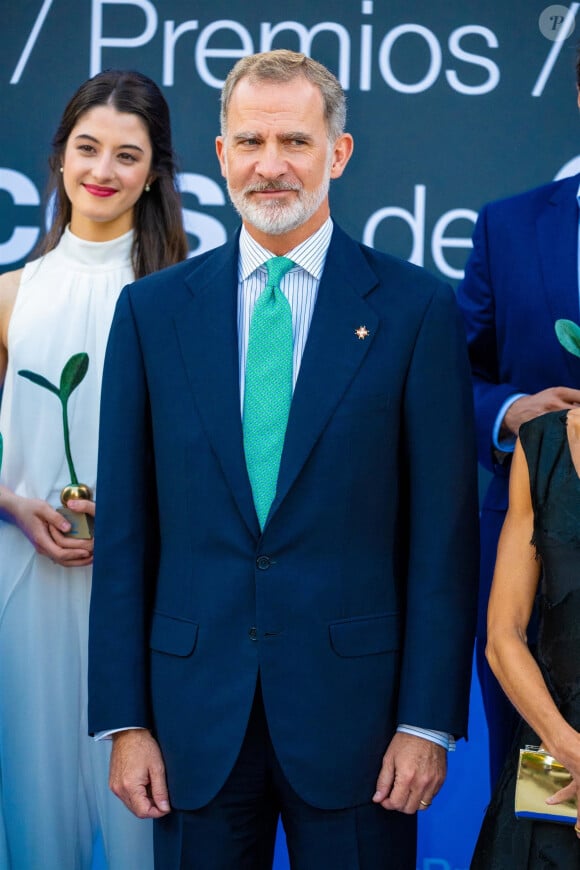 Son père, le roi Felipe, était d'ailleurs très ému lorsqu'il a fait son discours.
Felipe VI d'Espage - Le roi Felipe VI d'Espagne, la reine Letizia, la princesse Leonor et la princesse Sofia ont assisté à la remise des Prix de la Fondation de la princesse de Gérone 2023. Caldes de Malavella, Gérone - 5 juillet 2023. 