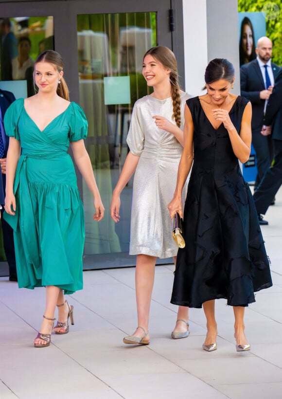 La princesse Leonor d'Espagne, la princesse Sofia et la reine Letizia - Le roi Felipe VI d'Espagne, la reine Letizia, la princesse Leonor et la princesse Sofia ont assisté à la remise des Prix de la Fondation de la princesse de Gérone 2023. Caldes de Malavella, Gérone - 5 juillet 2023.