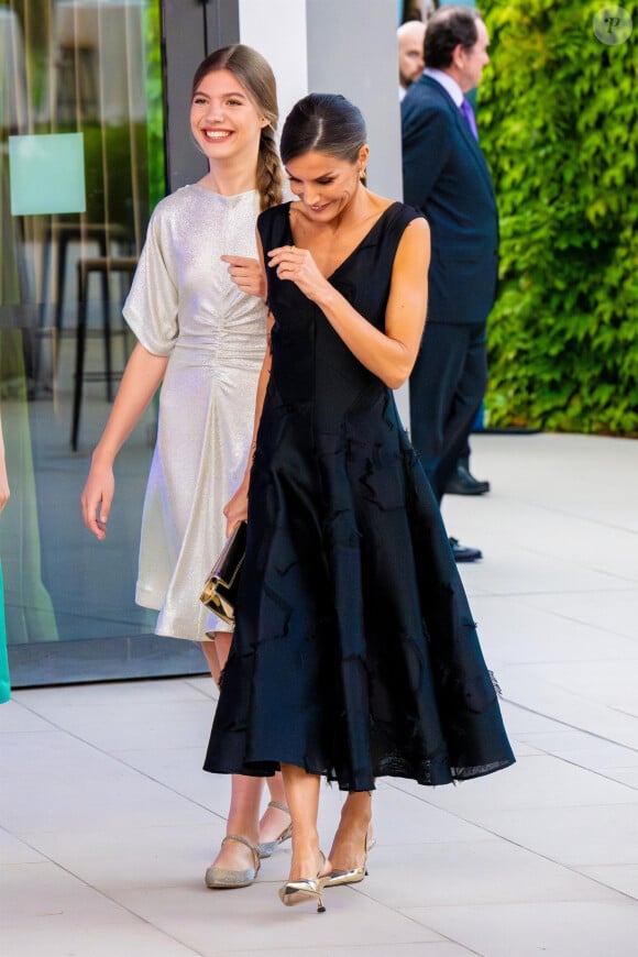 La princesse Sofia et la reine Letizia d'Espagne - Le roi Felipe VI d'Espagne, la reine Letizia, la princesse Leonor et la princesse Sofia ont assisté à la remise des Prix de la Fondation de la princesse de Gérone 2023. Caldes de Malavella, Gérone - 5 juillet 2023.