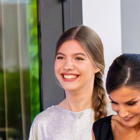 La princesse Sofia et la reine Letizia d'Espagne - Le roi Felipe VI d'Espagne, la reine Letizia, la princesse Leonor et la princesse Sofia ont assisté à la remise des Prix de la Fondation de la princesse de Gérone 2023. Caldes de Malavella, Gérone - 5 juillet 2023.