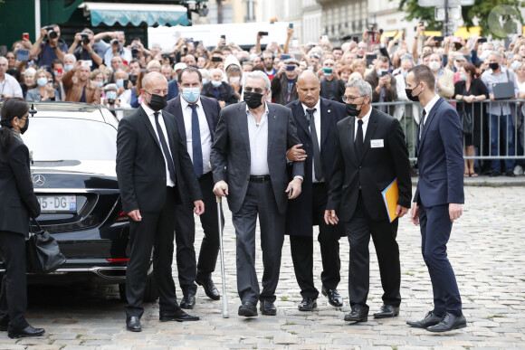 Alain Delon - Obsèques de Jean-Paul Belmondo en en l'église Saint-Germain-des-Prés, à Paris le 10 septembre 2021. © Cyril Moreau / Bestimage