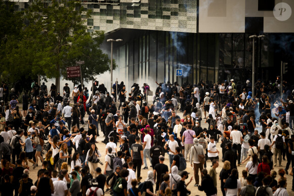 Marche blanche organisée en hommage à Nahel jeune homme tué par un policier après un refus d'obtempérer, à Nanterre, France, le 29 juin 2023. 6 200 personnes sont présentes, selon la police. © Jean-Baptiste Autissier/Panoramic/bestimage